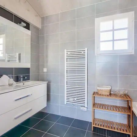 Ferienhaus Pour 8 Avec Piscine A En Re La Flotte