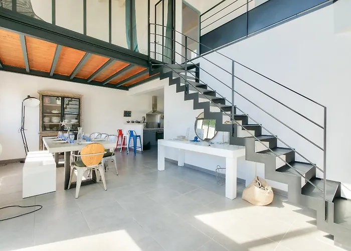 Pour 8 Avec Piscine à En Ré * La Flotte