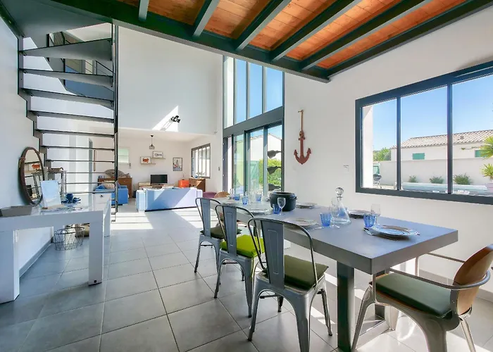 Pour 8 Avec Piscine à En Ré Hébergement de vacances *