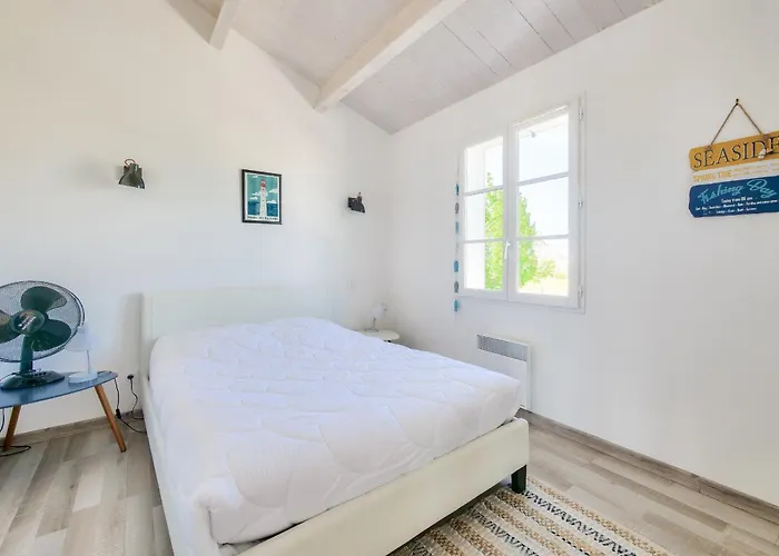 Pour 8 Avec Piscine à En Ré Hébergement de vacances La Flotte