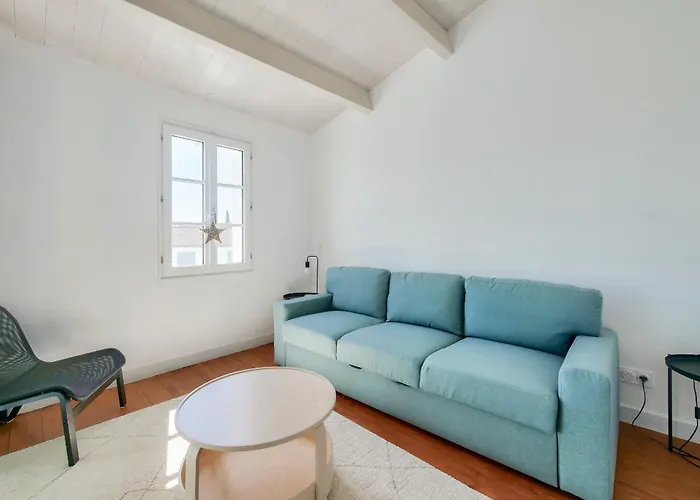 Pour 8 Avec Piscine à En Ré * La Flotte