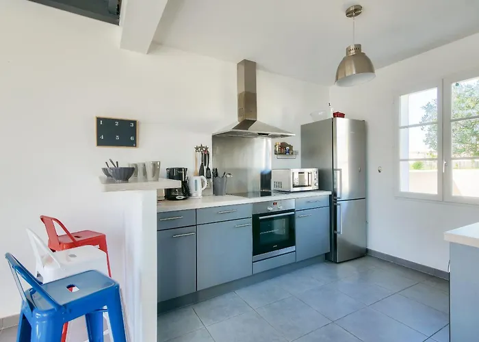 Pour 8 Avec Piscine à En Ré