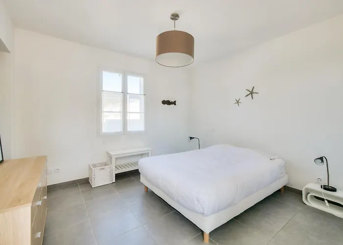 Pour 8 Avec Piscine à En Ré Hébergement de vacances *