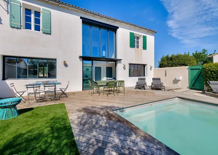 Pour 8 Avec Piscine à En Ré * La Flotte